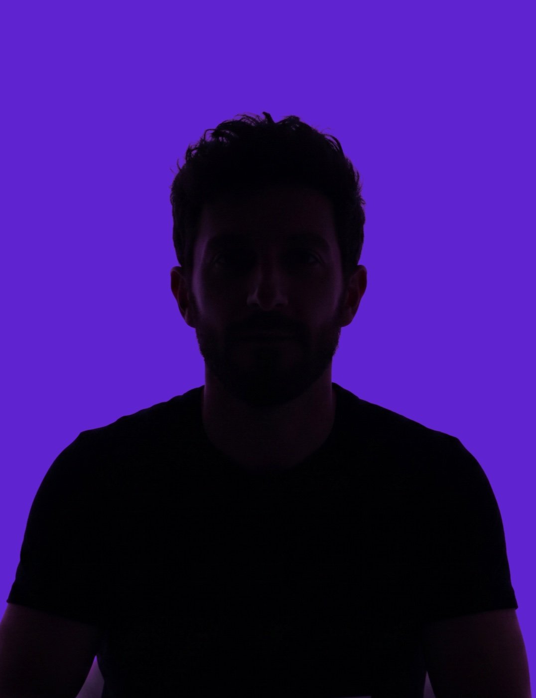 Referência fotográfica: perfil introspectivo
